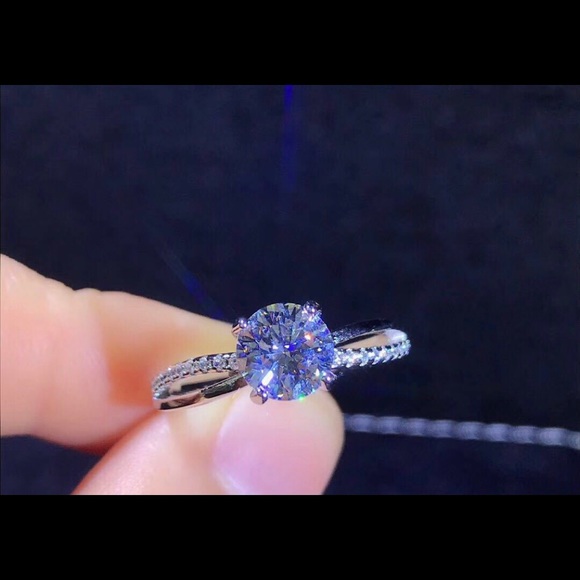 Faux Diamond Ring 💍 - Picture 1 of 2